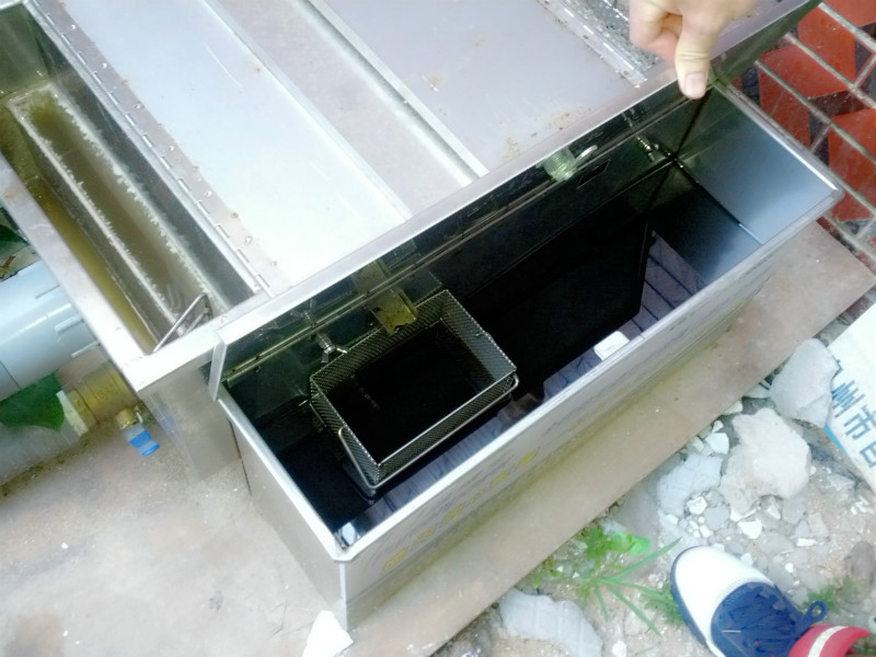How To Clean The Kitchen Catering Oil And Water Separator